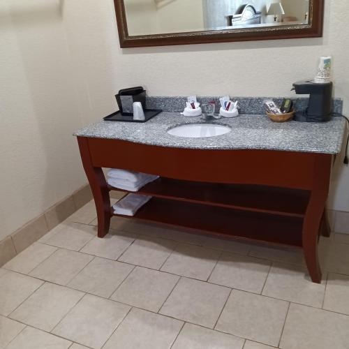 HiWay Inn Express - photo 9
