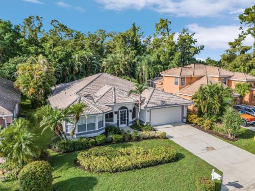 Spacious 3 Bed 3 Bath Pool Home in Naples — 4-Star Luxury Hotel in Naples, United States