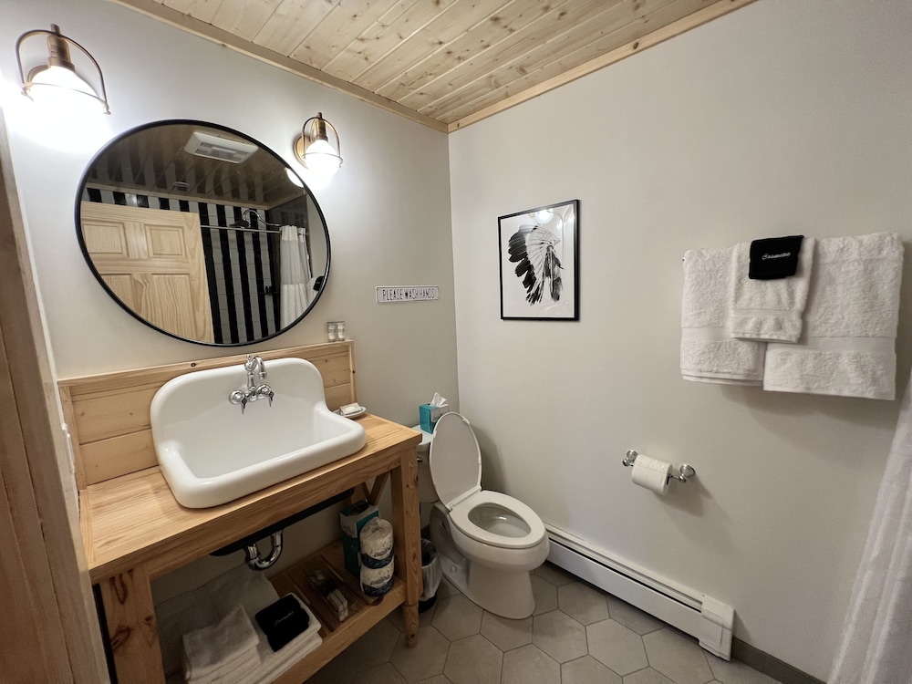 Thomsonite Beach Inn - photo 9