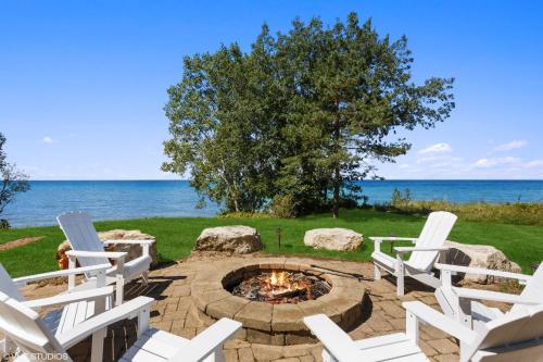 Coastal Cottage by Juniper Holiday Home — 4-Star Luxury Hotel in Stevensville, United States