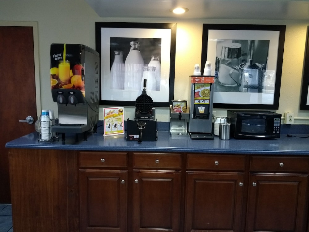 Clarion Inn Cleveland near University - photo 35