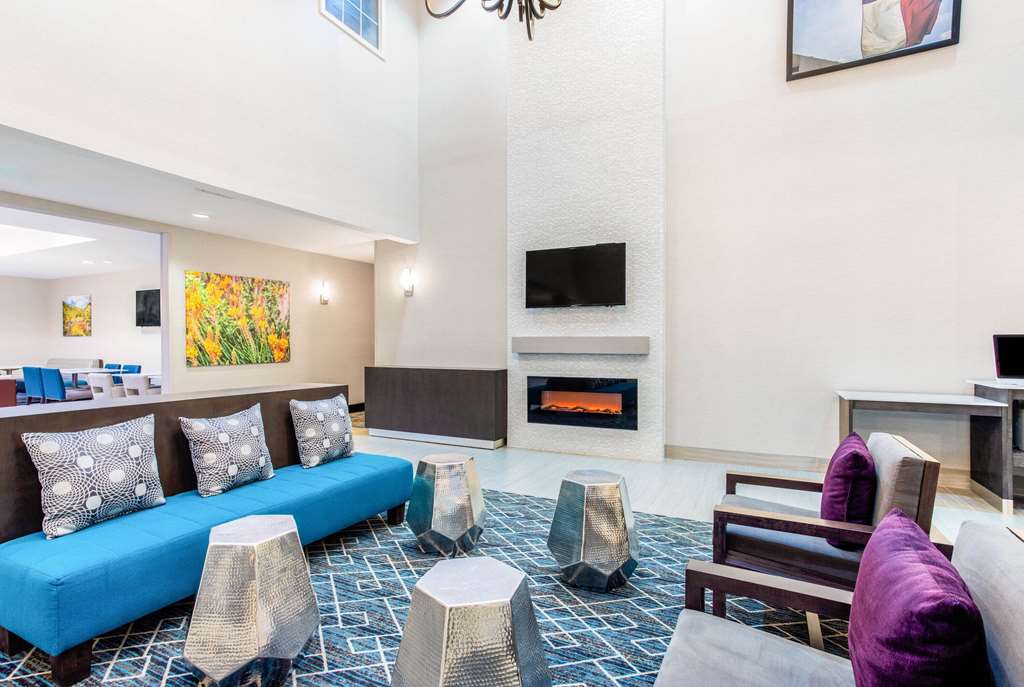 La Quinta Inn & Suites by Wyndham Hillsboro - photo 4