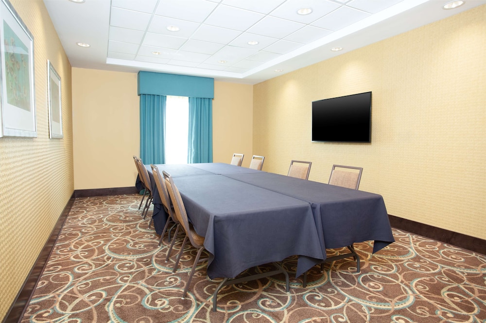 Hampton Inn & Suites Niles Warren - photo 43