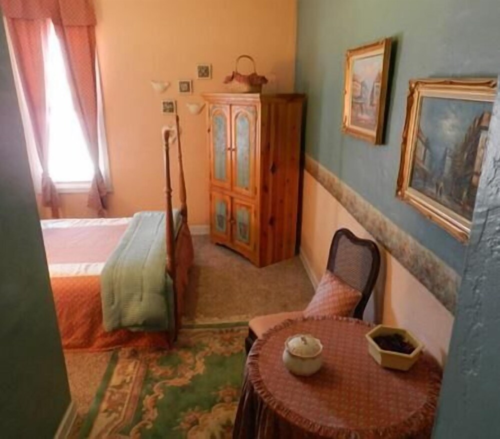 La Plaza Inn - photo 11