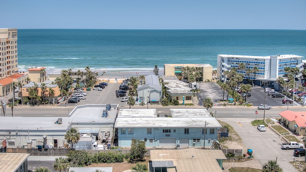 Daytona Shores Inn & Suites - photo 40