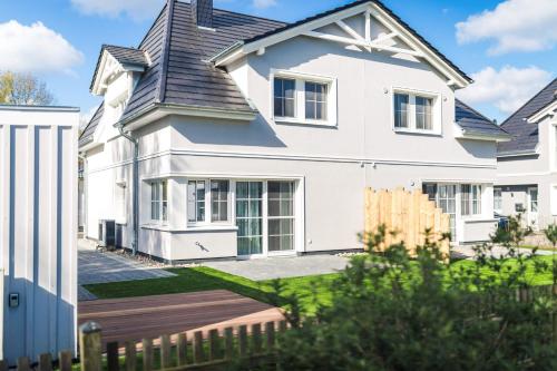 Haus Q Superior Hälfte 2 — 4-Star Luxury Hotel in Zingst, Germany