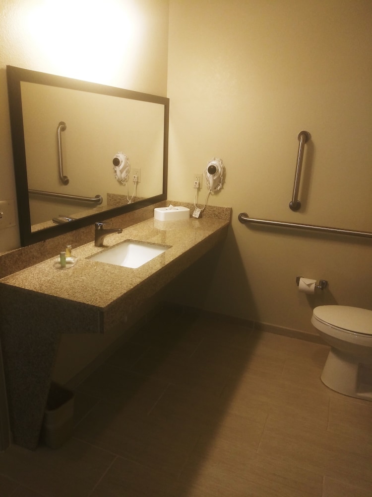 Cobblestone Hotel & Suites Harborcreek - photo 9