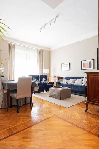 Appartamento Damiki Luminoso Centrale — 4-Star Luxury Hotel in Turin, Italy