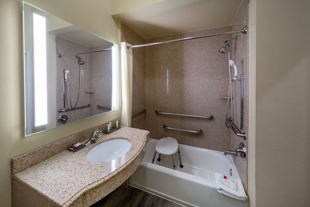 La Quinta Inn & Suites by Wyndham Houston New Caney - photo 10