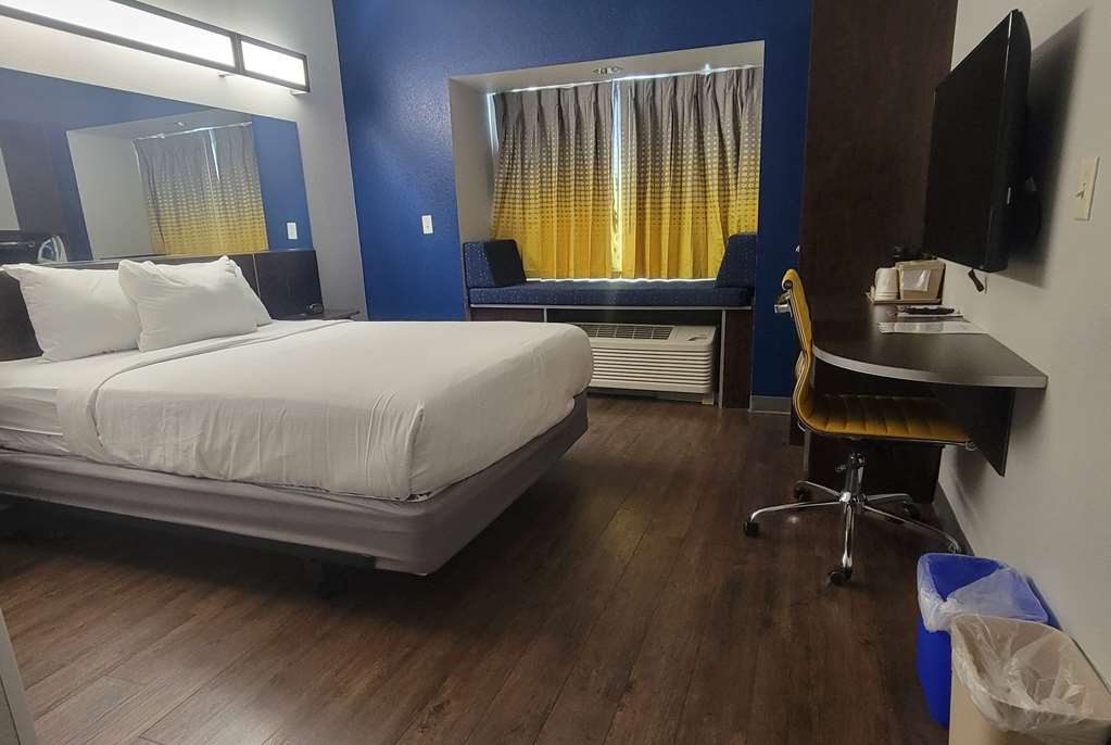 Microtel Inn & Suites by Wyndham Council Bluffs Omaha - photo 14
