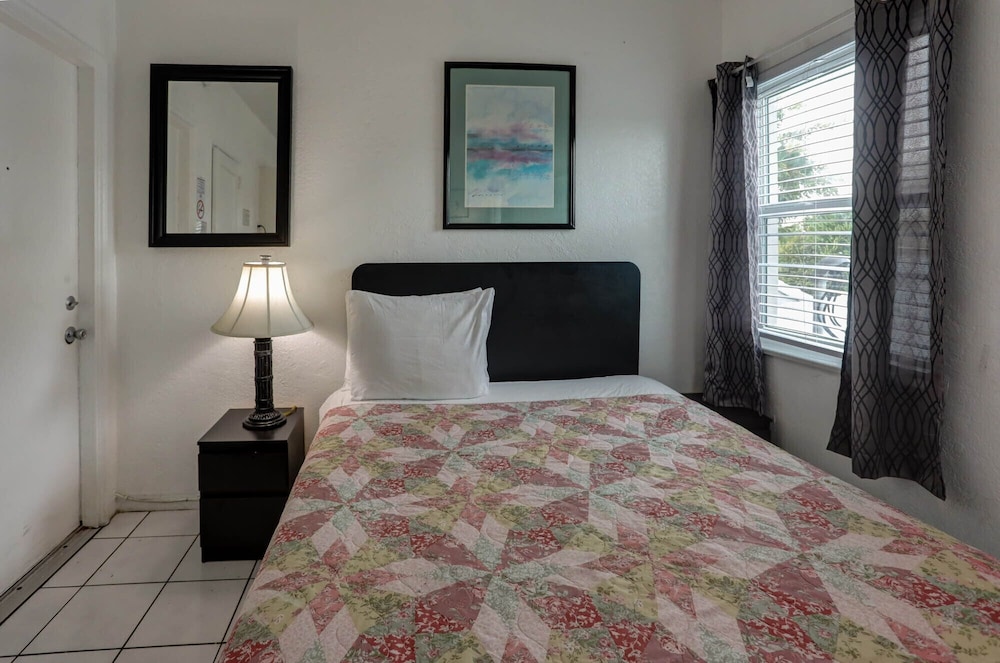 Richard's Motel - photo 27