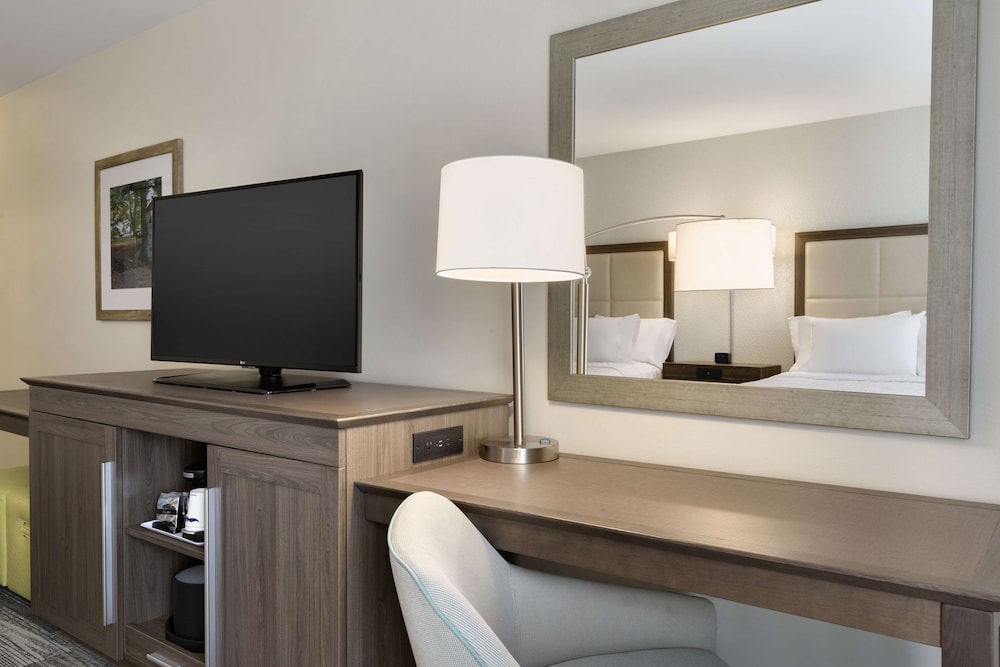 Hampton Inn & Suites Niles Warren - photo 13