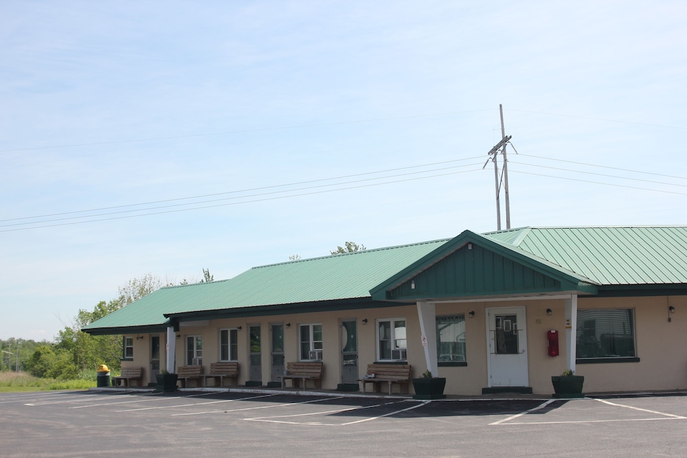 The Evergreen Motel - photo 75