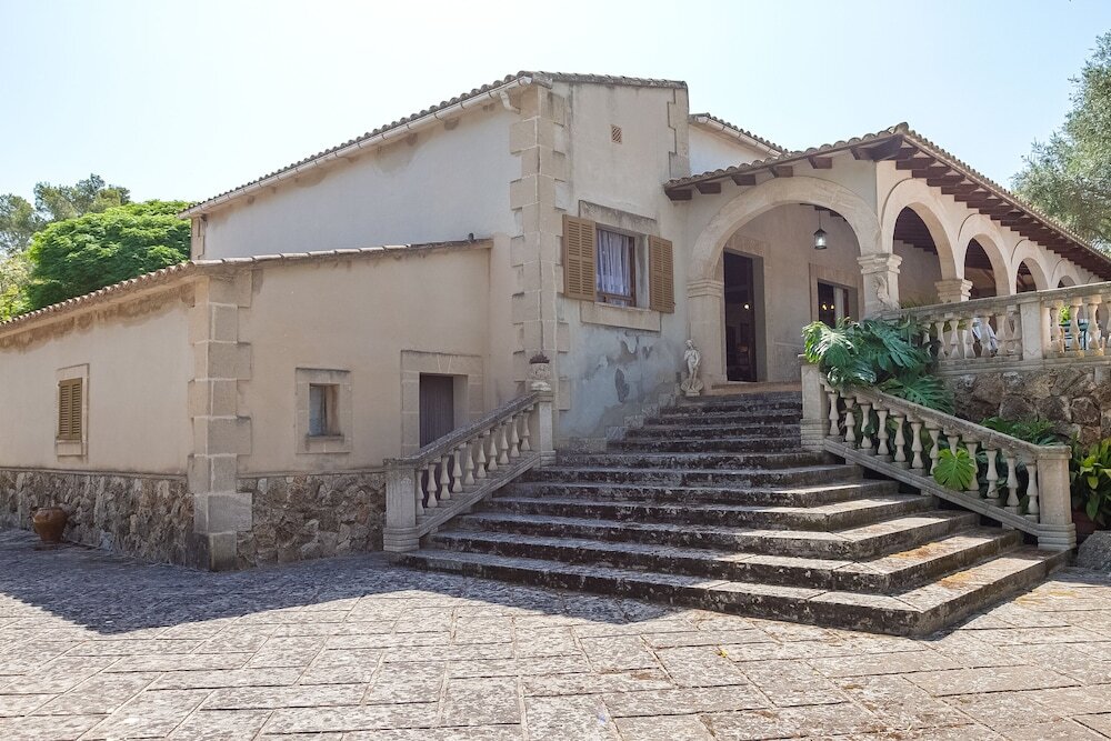 Villa Es Pinar — 4-Star Luxury Hotel in Sencelles, Spain