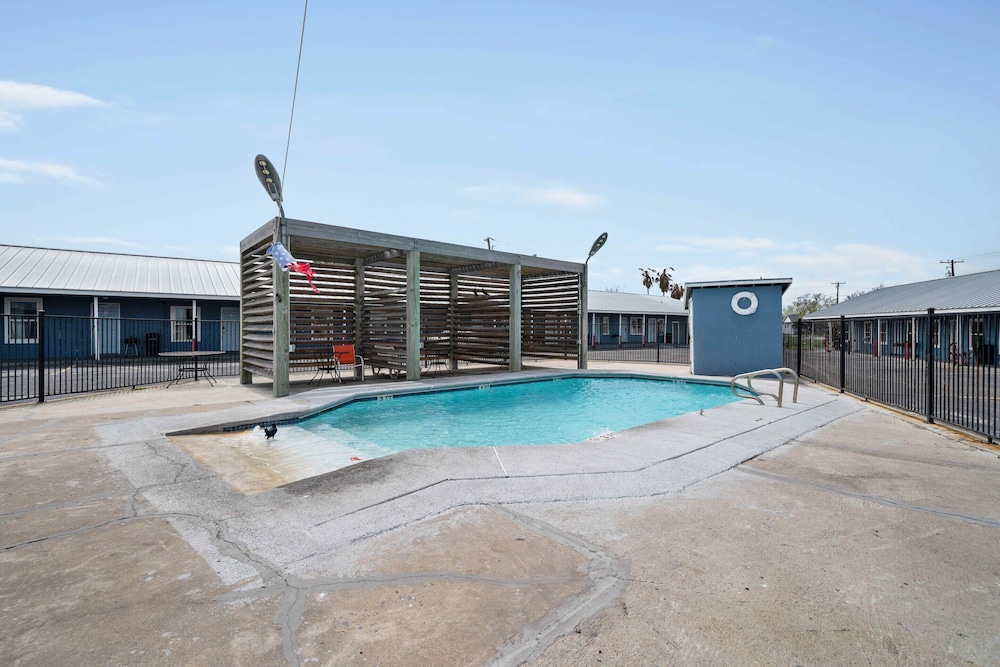 OYO Hotel Rockport Bay View - photo 50
