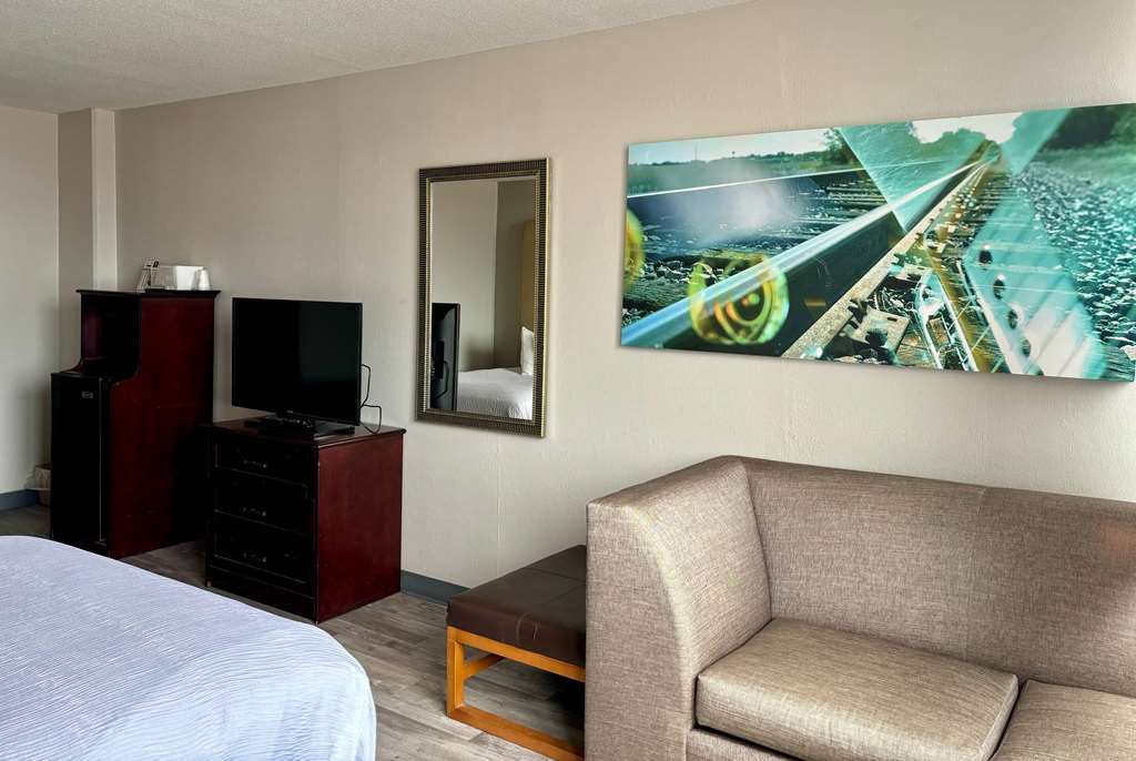 Baymont by Wyndham Keokuk - photo 21