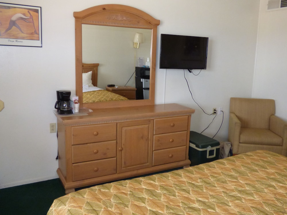 Carrizozo Inn - photo 17