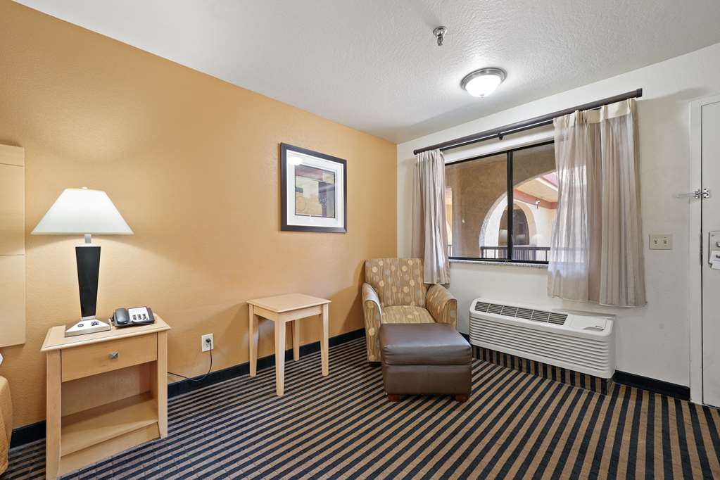 Best Western Plus Executive Inn & Suites - photo 27