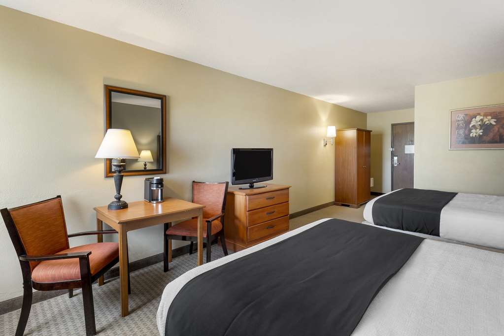 Best Western Plus The Charles Hotel - photo 36