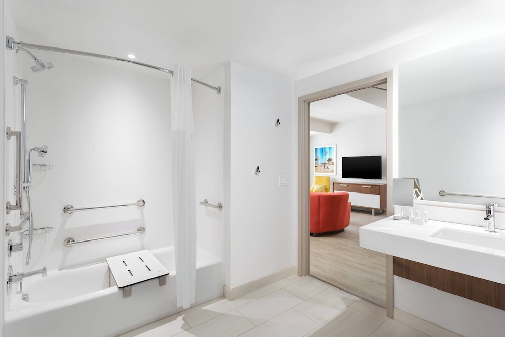 Courtyard by Marriott Santa Monica - photo 33