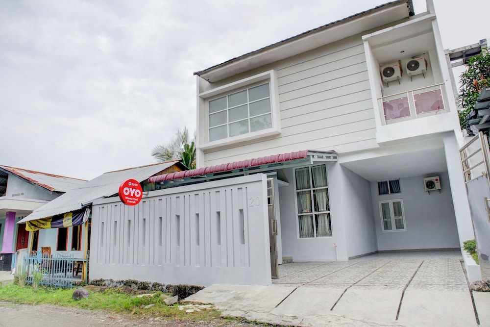 OYO 3690 Wisma Yani Syariah in Padang, Indonesia