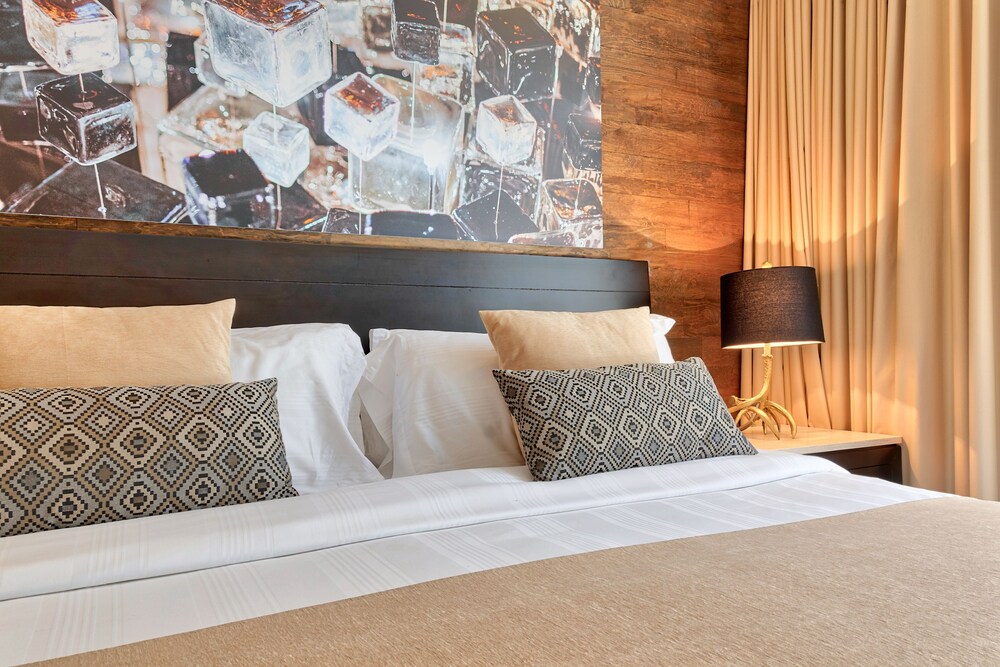 Ventura Hotel & Suites