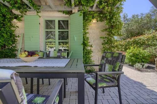 Fabulous villa Zelda with pool near the beach — 4-Star Luxury Hotel in Medulin, Croatia