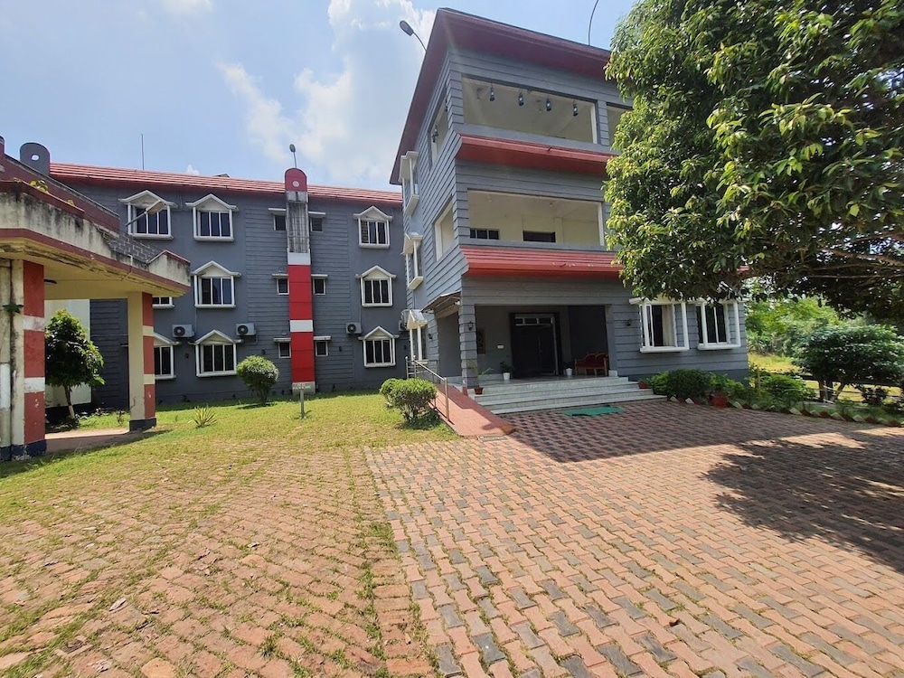 Lake Side Resort Neermahal