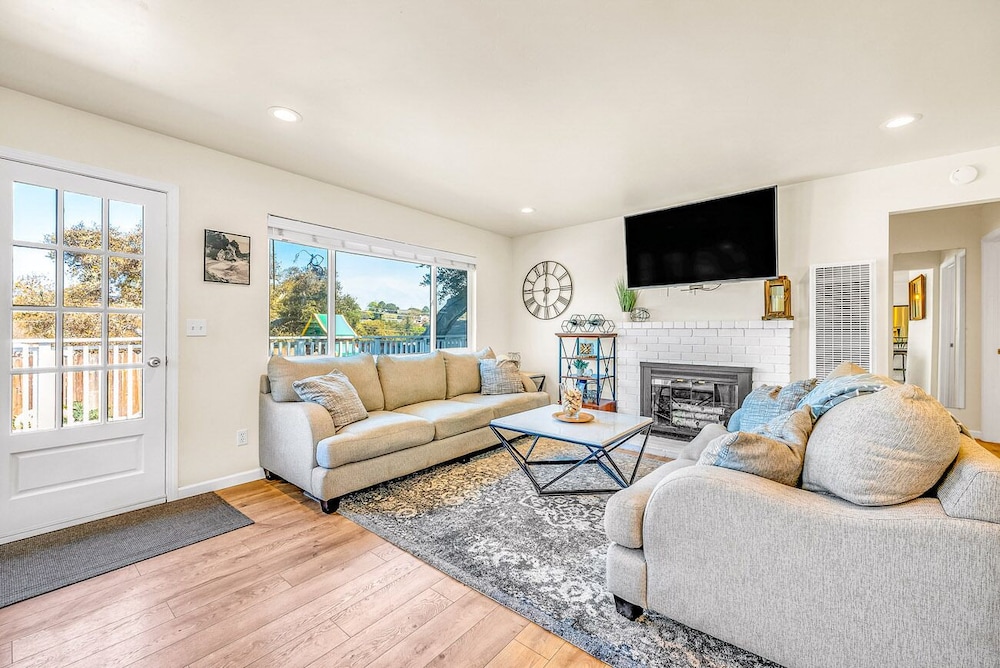 Cozy Oaks a Coastal Getaway with Idyllic Scenery in Monterey, United States