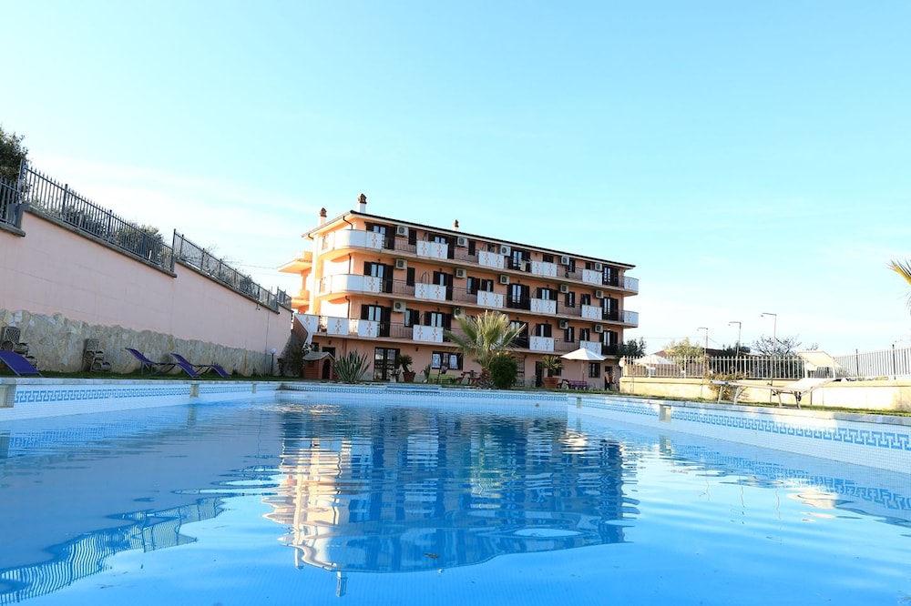Chimento Resort - carbon neutral hotel in Acri