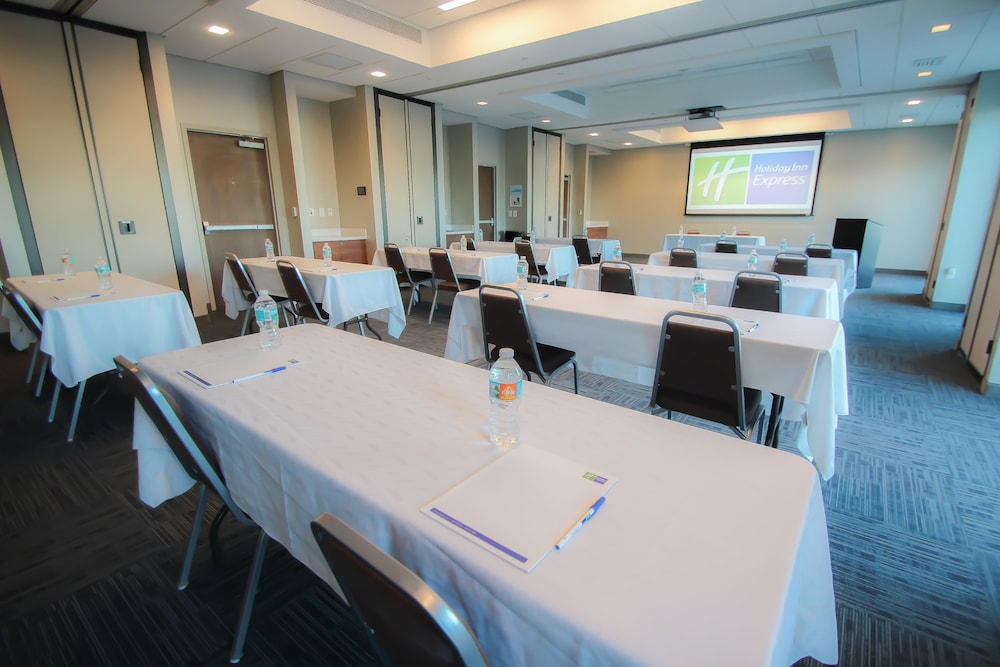 Holiday Inn Express & Suites Miami Airport East by IHG - photo 82