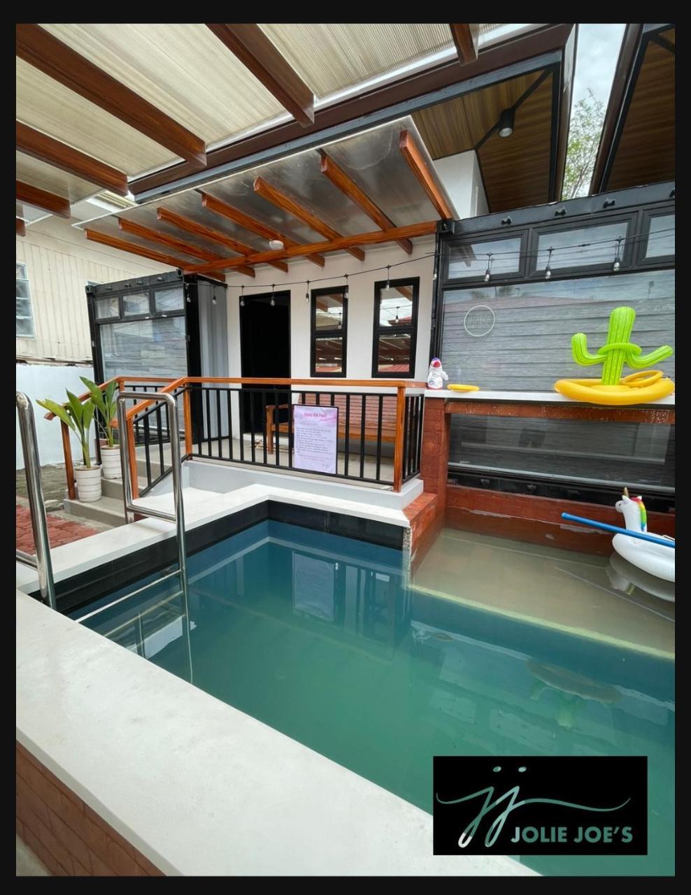 Jolie Joes One Bedroom Unit — 4-Star Luxury Hotel in Tagudin, Philippines