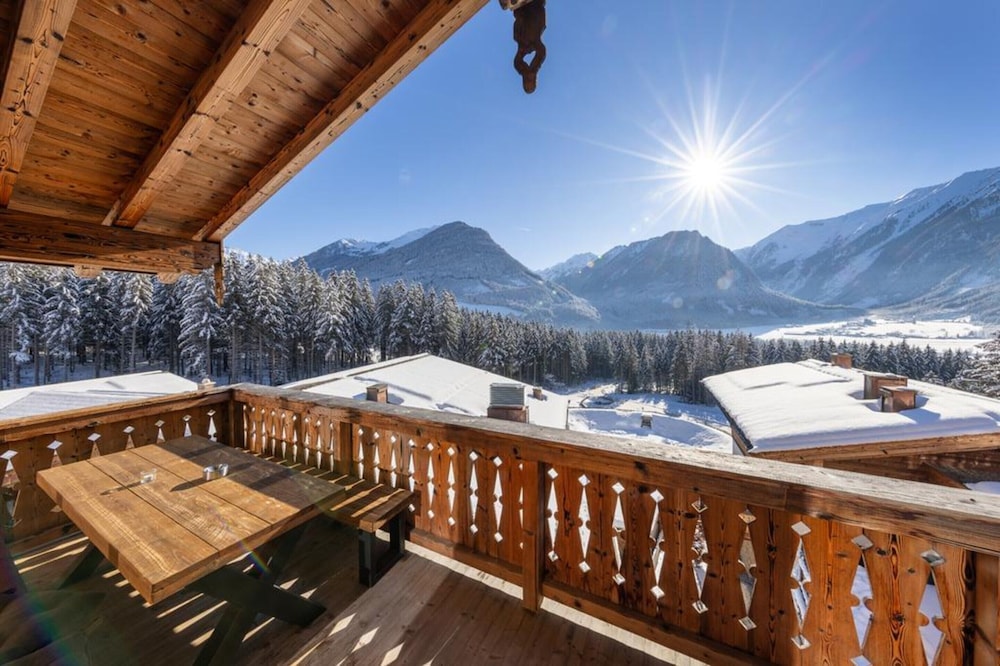 Nationalpark Chalet Gamsspitze — 4-Star Luxury Hotel in Neukirchen Am Grossvenediger, Austria