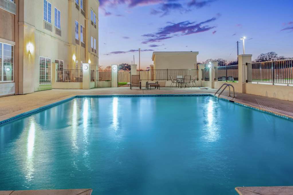 La Quinta Inn & Suites by Wyndham Luling - photo 9