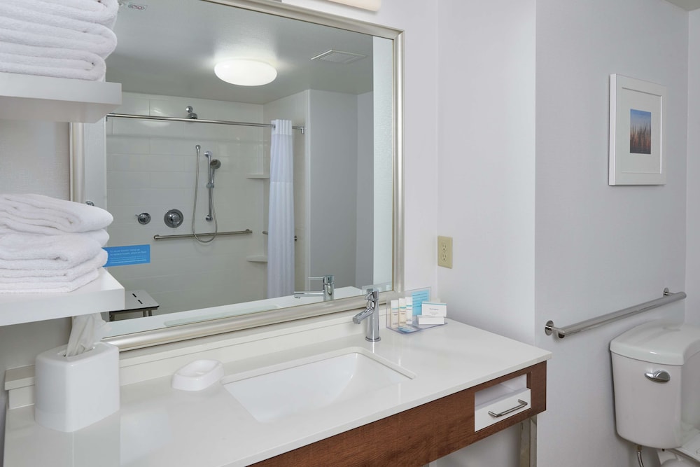 Hampton Inn & Suites Rogers - photo 26
