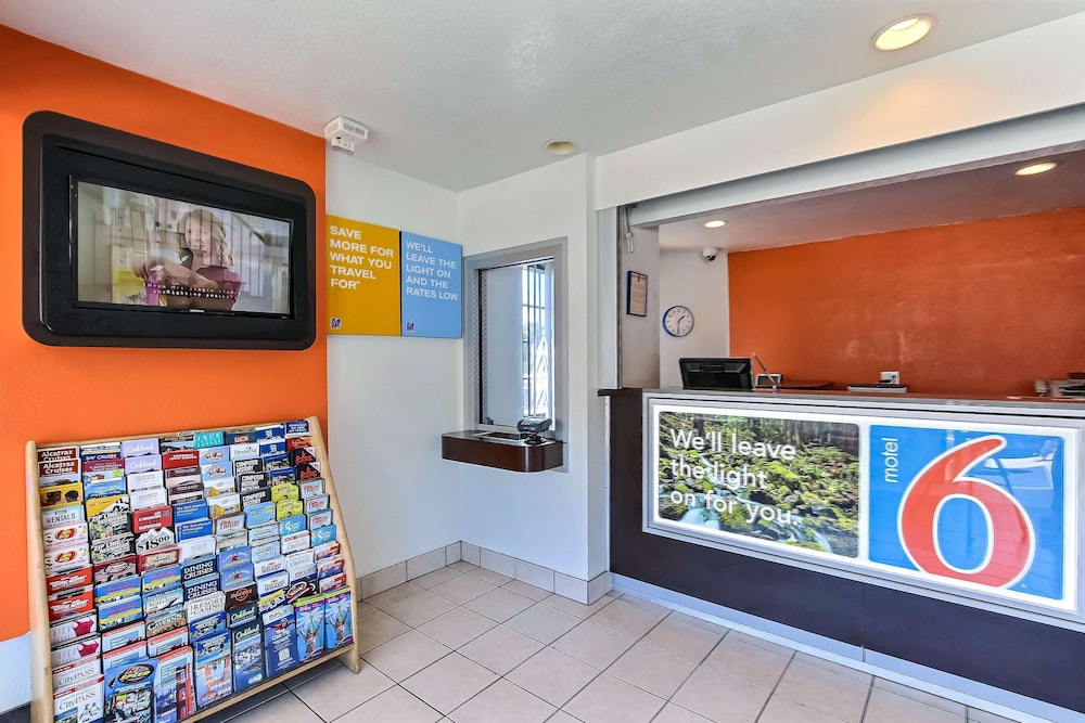 Motel 6 Oakland Airport - photo 29