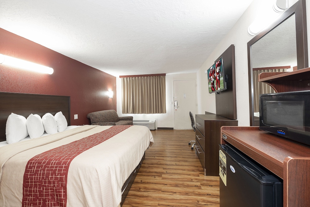 Red Roof Inn Starkville University - photo 21
