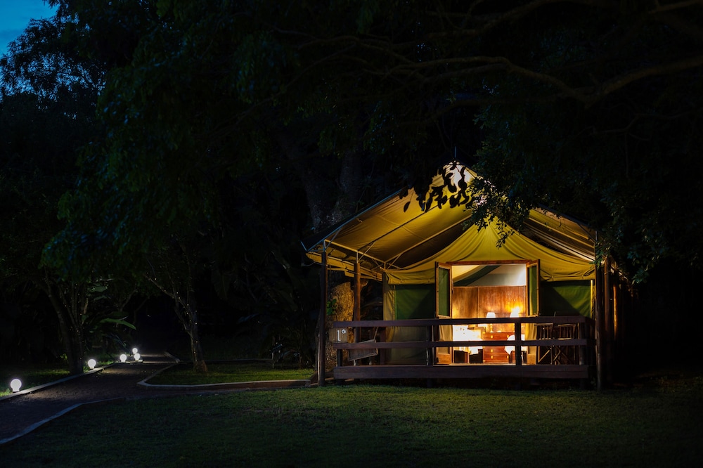 Falaza Game Lodge — 4-Star Luxury Hotel in Hluhluwe, South Africa