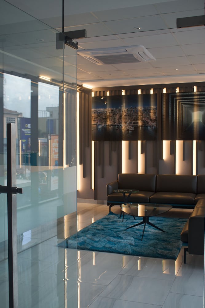 Bankable Roomzzz — 4-Star Luxury Hotel in Accra, Ghana