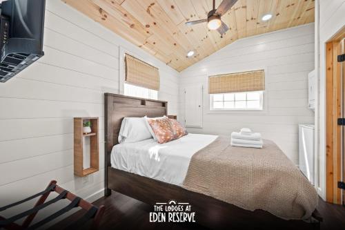 Block Of 4 Lodges At Eden Reserve For Groups — Williamstown