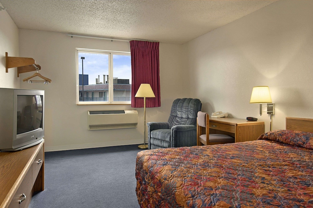 Super 8 by Wyndham Pendleton - photo 18