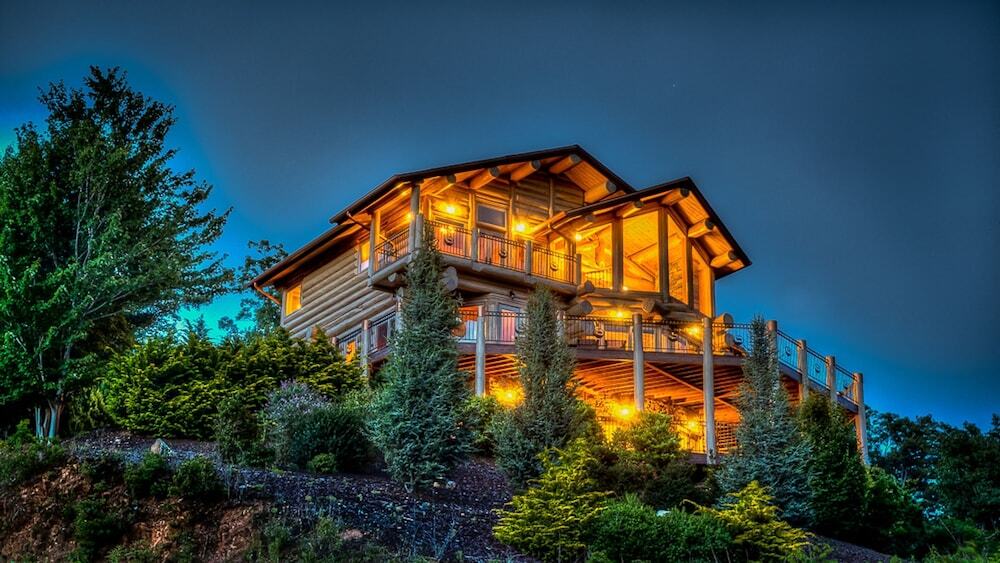 Falling Waters Lodge by Escape to Blue Ridge — 4-Star Luxury Hotel in Blue Ridge, United States