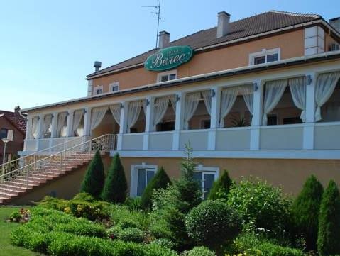 Veles Hotel & Restaurant — hotel in Fontanka