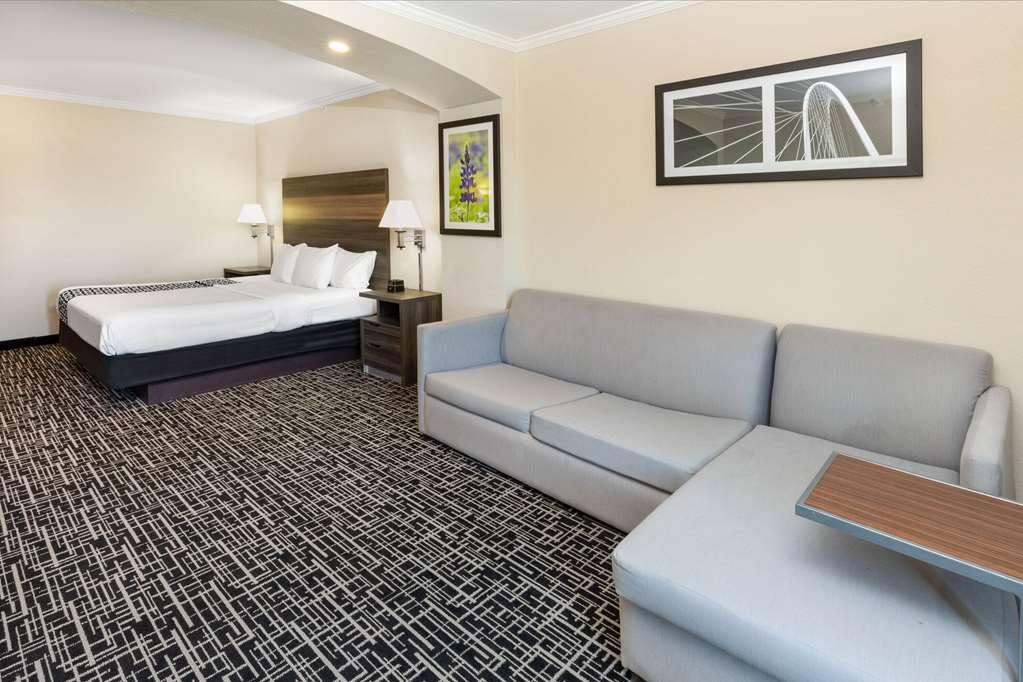La Quinta Inn & Suites by Wyndham Garland Harbor Point - photo 44