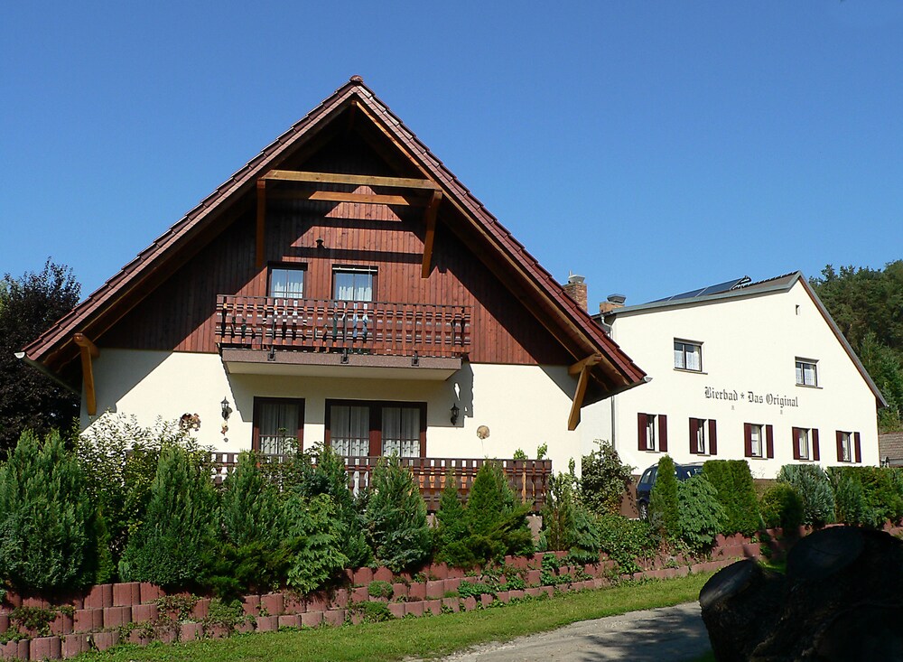 Kummerower Hof — hotel in Neuzelle