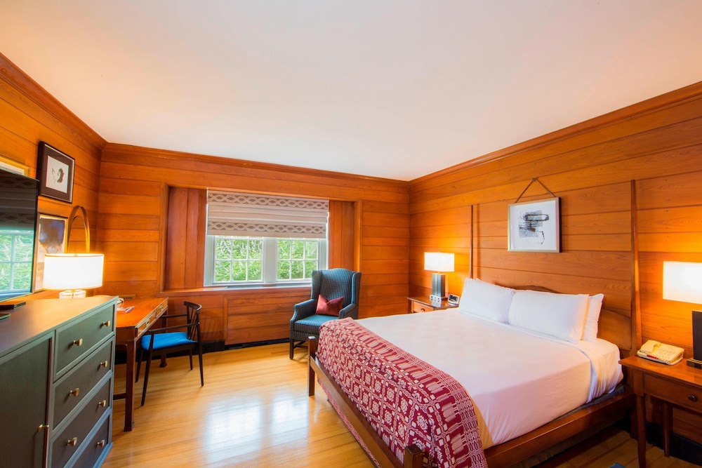 Williamsburg Lodge Autograph Collection - photo 14