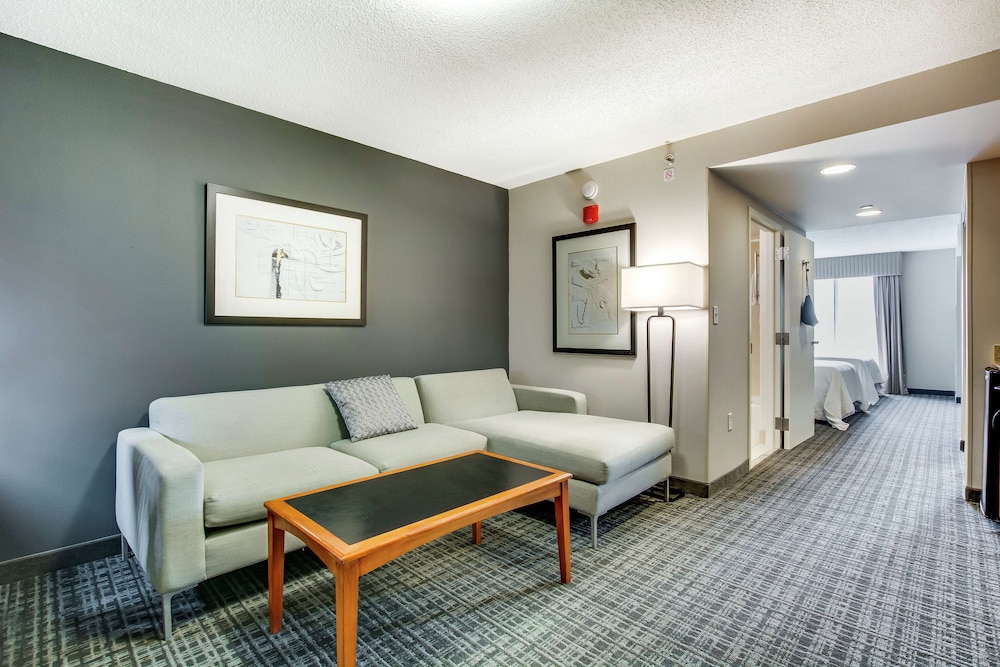 Hilton Garden Inn Louisville Airport - photo 31