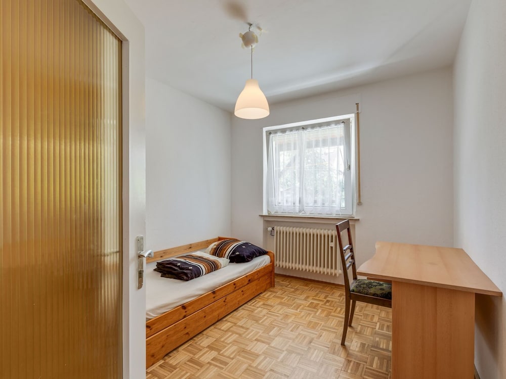 Charming Apartment in Fuldabruck with Garden — Lohfelden — photo 5