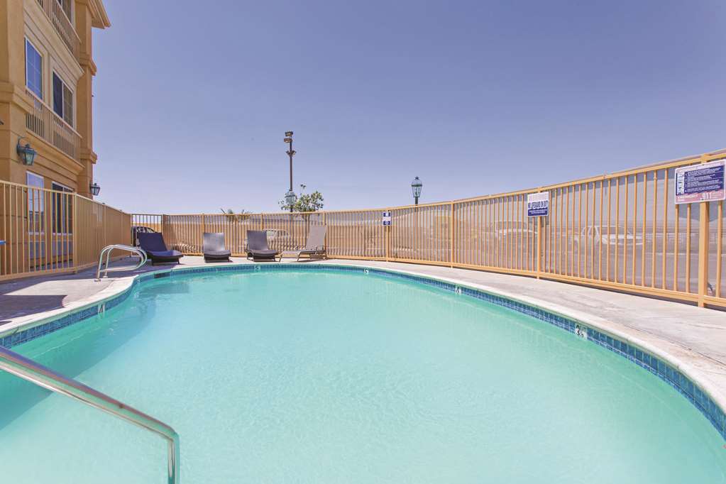 La Quinta Inn & Suites by Wyndham Hesperia Victorville - photo 8