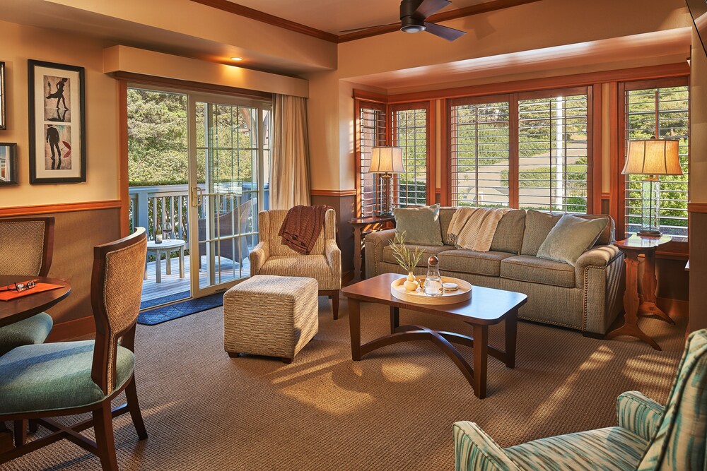 Stephanie Inn - photo 21